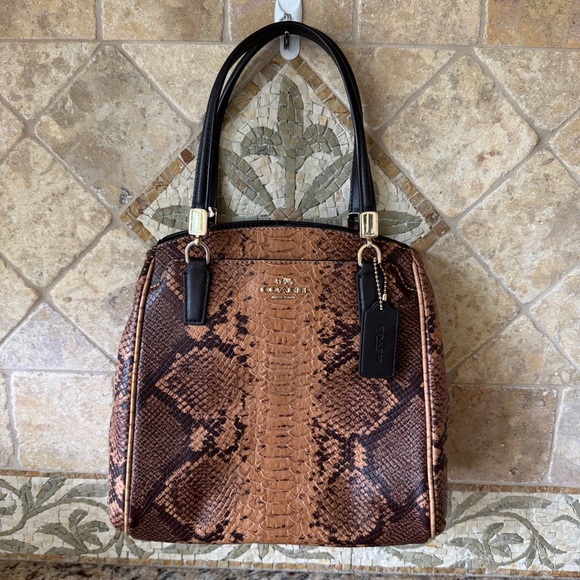 Coach Handbags - NWT COACH Minetta Leather Print Crossbody Purse w/Gold Hardware